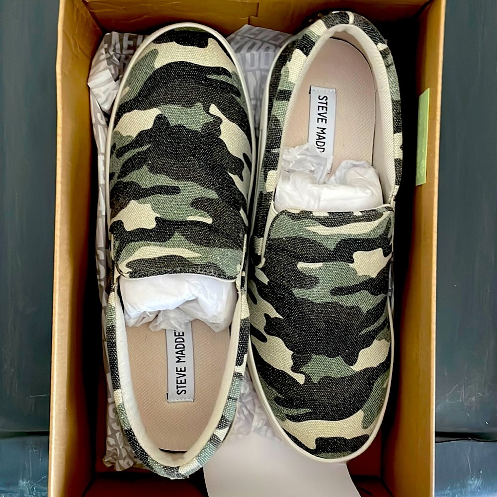 STEVE MADDEN Gill Green Camo, size 9